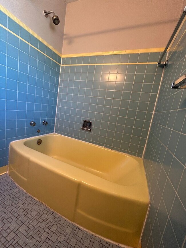 Building Photo - Dexter