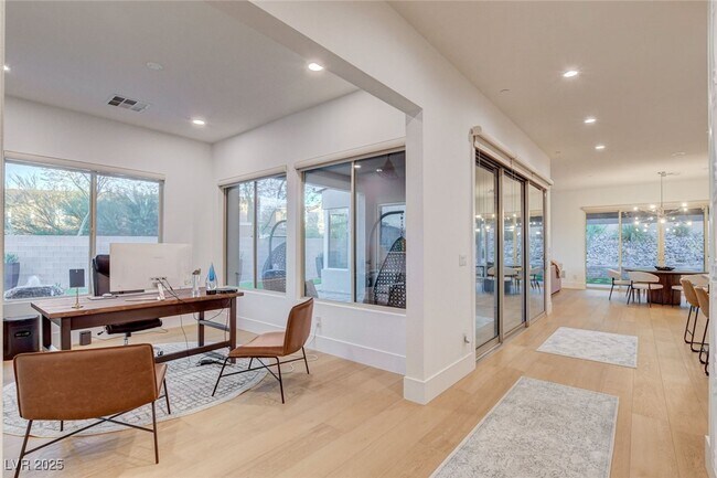 Building Photo - 2560 Bridle Oaks Ct