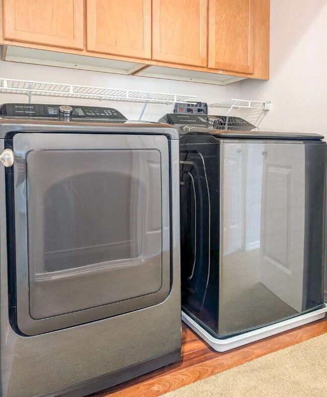 Building Photo - 11625 Center Rd