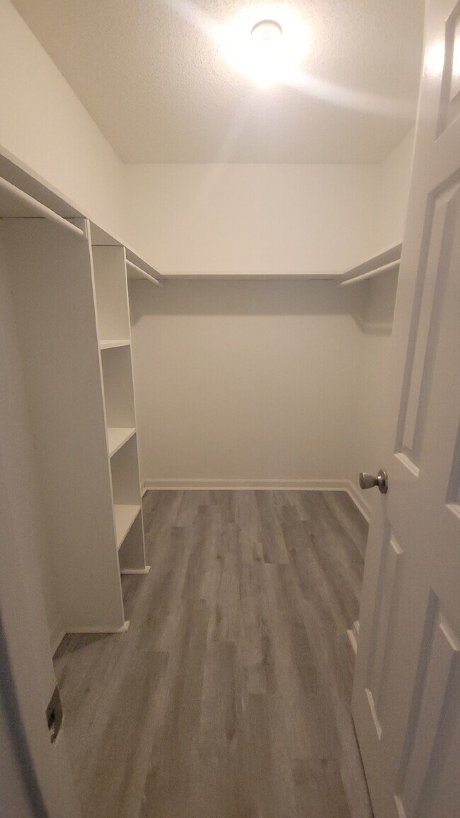 Building Photo - 1 month free Section 8 accepted Spacious 2-Bed, 2-Bath Sanctuary in Huntsville – Your Ideal Retre...