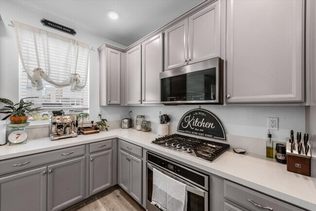 Building Photo - 2717 N Cove Dr