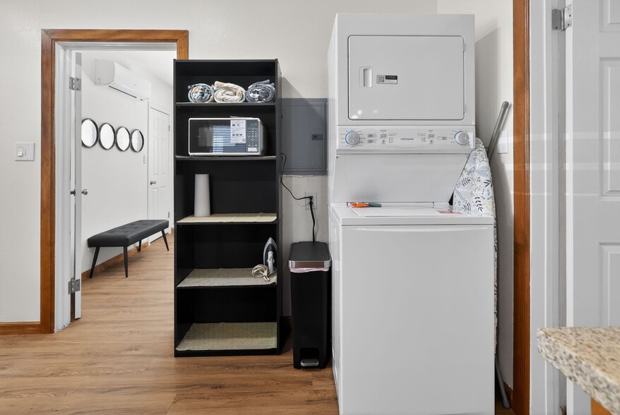 Building Photo - 917 W 62nd Pl