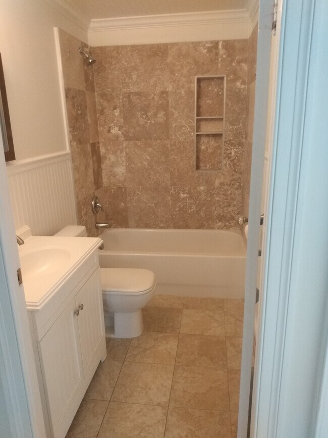 Building Photo - 2300 Mount Pleasant St