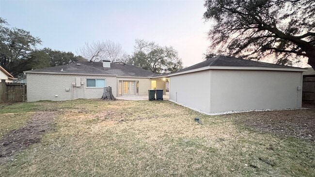 Building Photo - 13914 Oakwood Ln