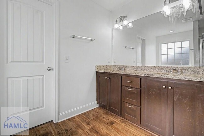 Building Photo - 390 Fairview Cir