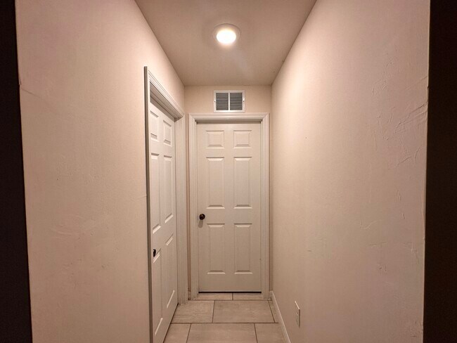 Building Photo - 1453 SE 10th Terrace