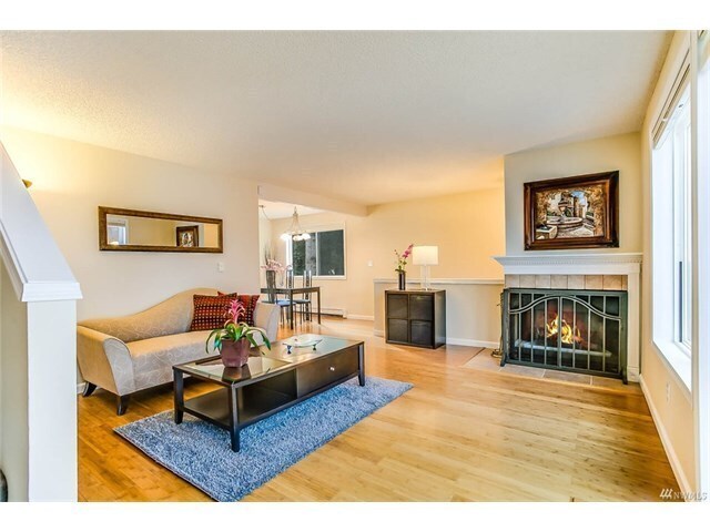 Building Photo - Beautiful 2 Bed 1.5 Bath in Sought After Woodridge, Bellevue.
