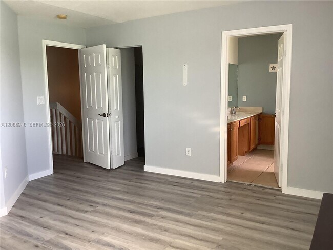 Building Photo - 7050 SW 164th Ct