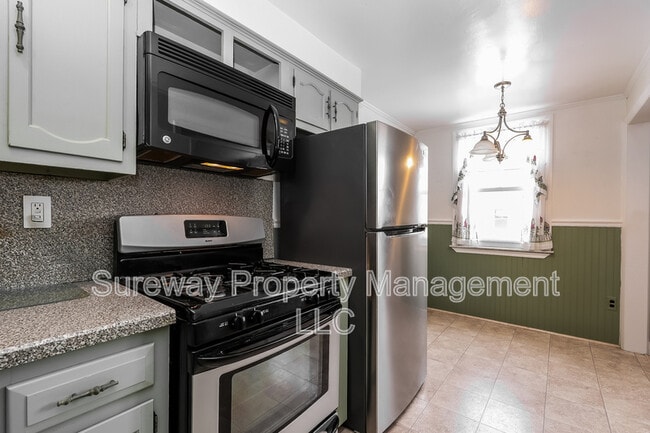 Building Photo - 259 W Wyncliffe Ave