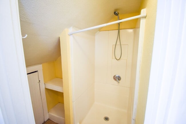 Building Photo - CLE-4637