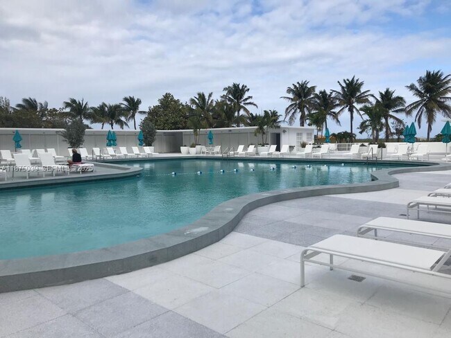 Building Photo - 5255 Collins Ave