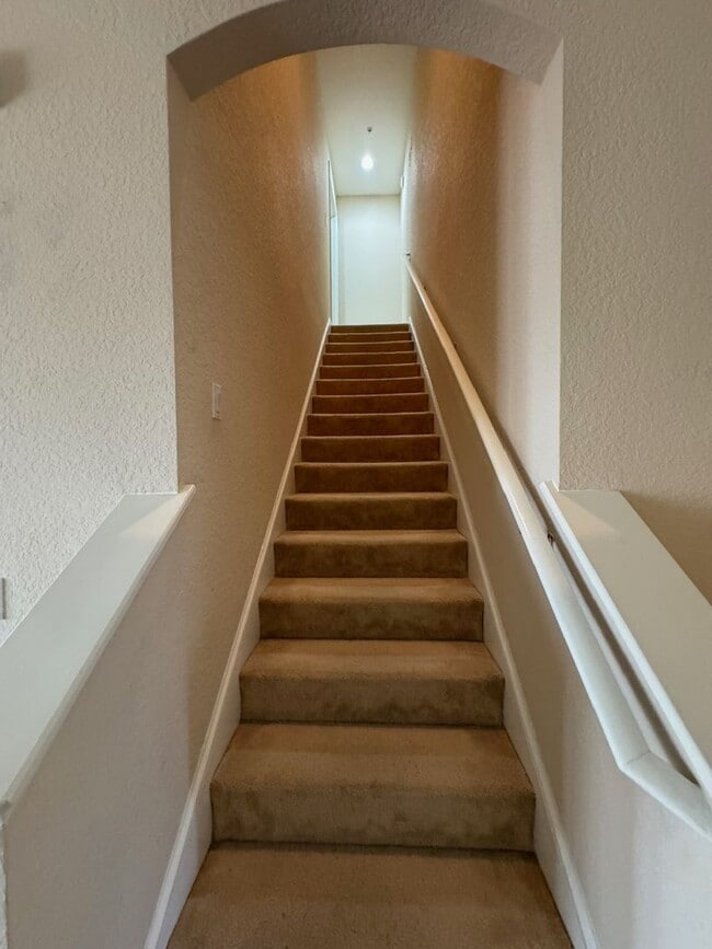 Building Photo - Must see! 2 bed / 3 bath townhouse in Palmetto