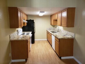 Building Photo - 8081 Via de Palmas Ln