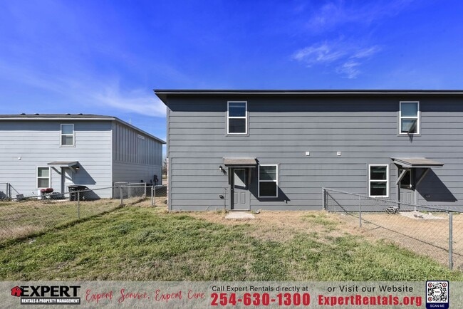 Building Photo - Discover the perfect blend of comfort and convenience!!