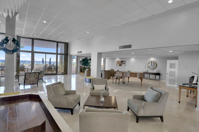 Building Photo - 1149 Hillsboro Mile