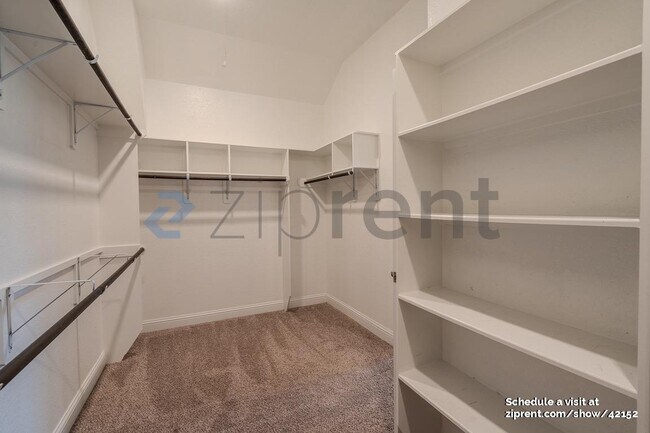 Building Photo - 18818 Lake Ridge Dr