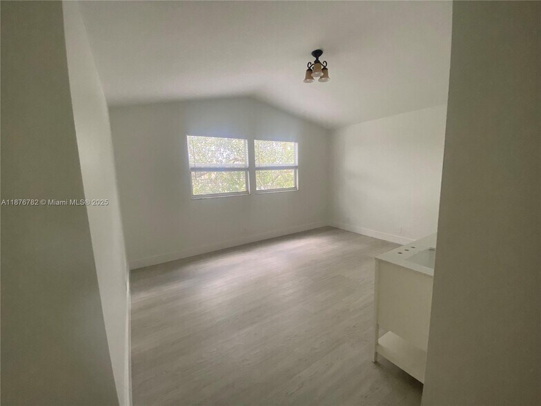 Building Photo - 241 E Bayridge Dr