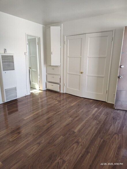 Building Photo - 5404 La Mirada Ave