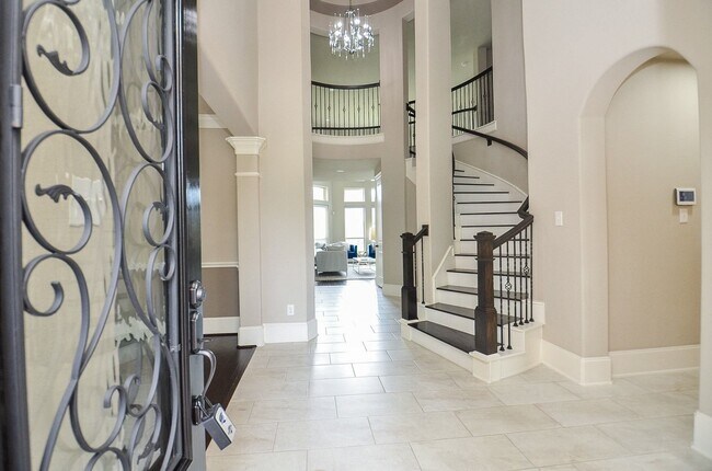 Building Photo - 10010 Cypress Path