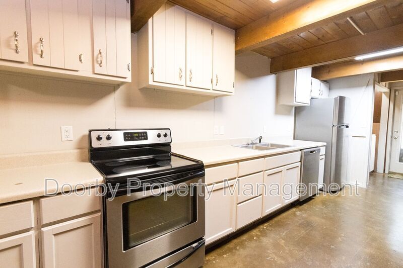 Building Photo - 3109 Ellis Ave