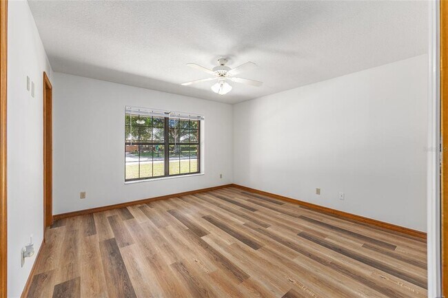 Building Photo - 6057 SE 39th Ave