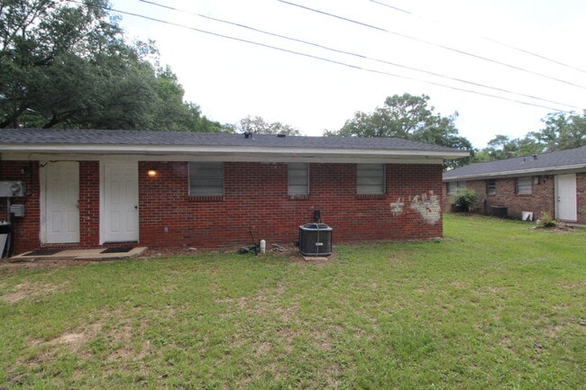Building Photo - 1/2 Off First Month's Rent – 2BR Duplex in...