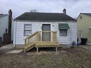 Building Photo - 15825 Fairmount Dr