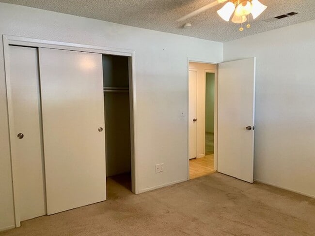 Building Photo - $2,100 Fowler & Ashlan, 3 Bedroom Home - C...