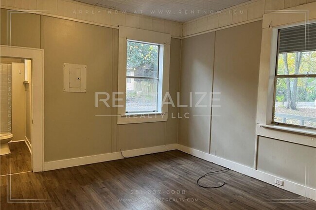 Building Photo - 4 Bed/3 Bath Home in Chickasaw East Village