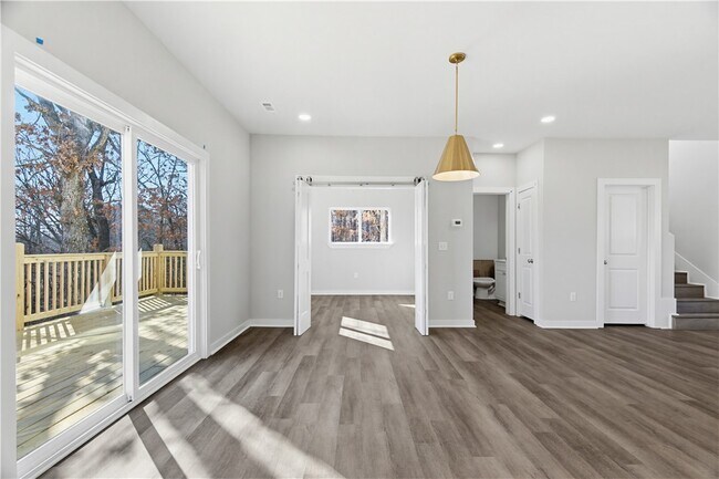 Building Photo - 20 Bobwith Ln