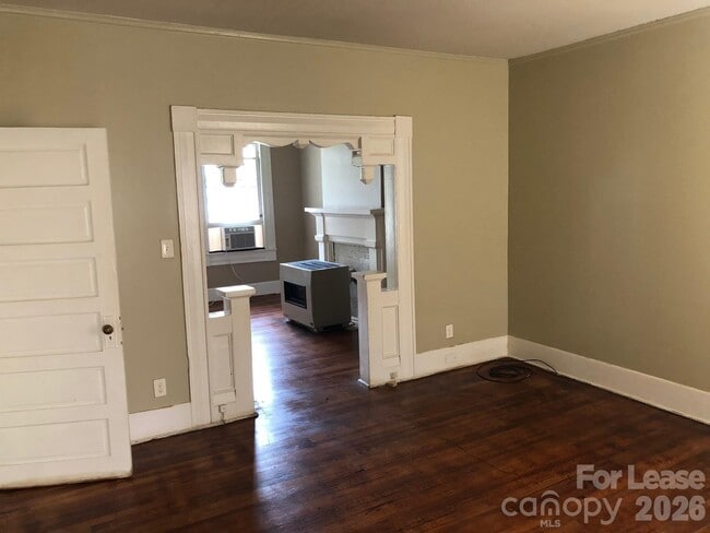 Building Photo - 656 E Sharpe St