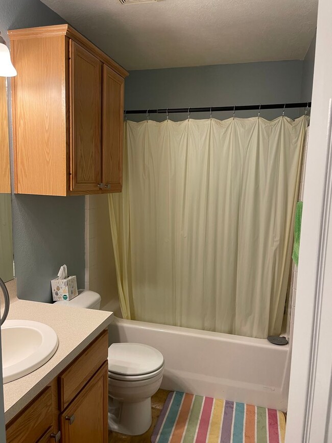 Building Photo - MAY PRE-LEASE!!!!  Adorable 3 Bedroom Home...