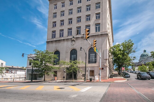 Building Photo - 1 W Main St