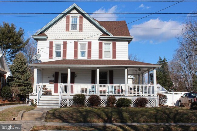 Building Photo - 217 Villanova Rd