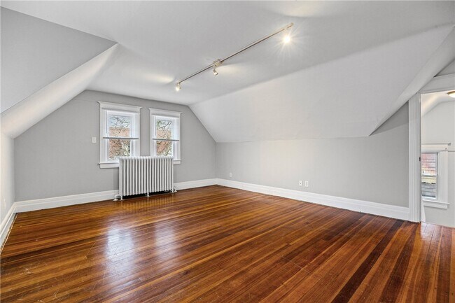 Building Photo - 164 Laburnam Crescent