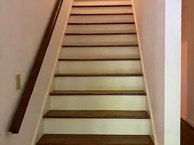 Building Photo - Spacious 3100 sq ft 3 bedroom 2 bath home on over 1.5 acres in Oak Ridge, NC