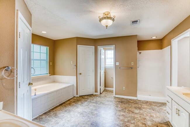 Building Photo - 19311 Cypress Bay Dr