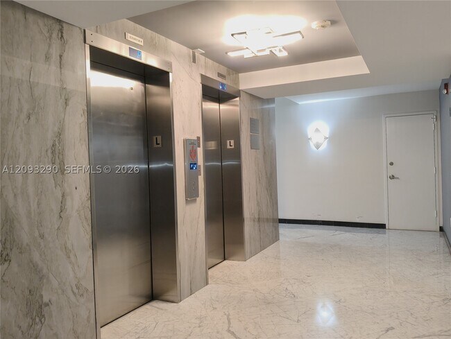 Building Photo - 2751 S Ocean Dr
