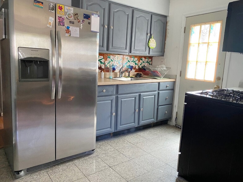 kitchen - 72 Butler Pl