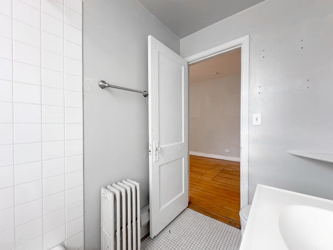 Building Photo - 1055 W George