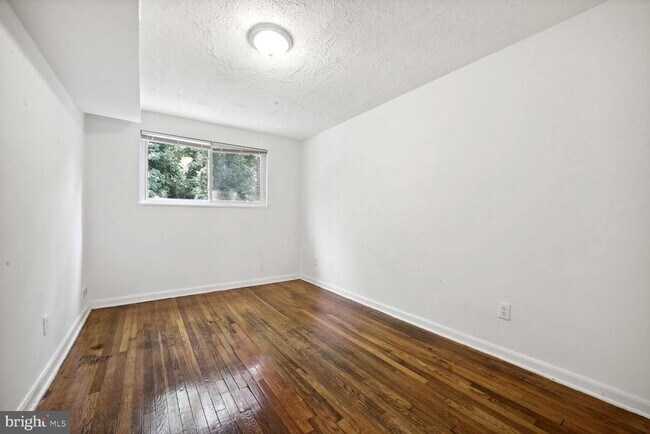 Building Photo - 1471 Bangor St SE