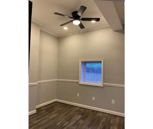 Building Photo - 833 N Fulton Ave