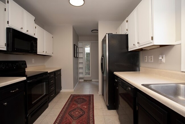 Building Photo - 36 Poplar Ct