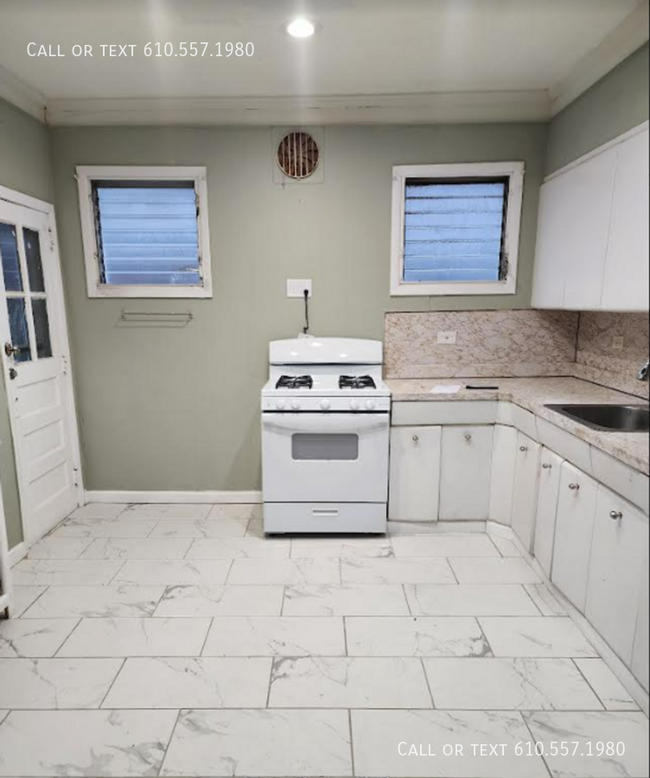 Building Photo - 3 Bedroom 2 Bath  Row Home in Upper Darby,...