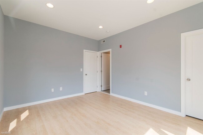 Building Photo - 6 br, 5 bath Triplex - 1507 W OXFORD ST Un...