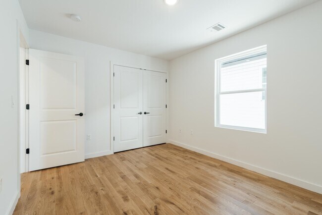 Building Photo - 746 Seaport Dr.