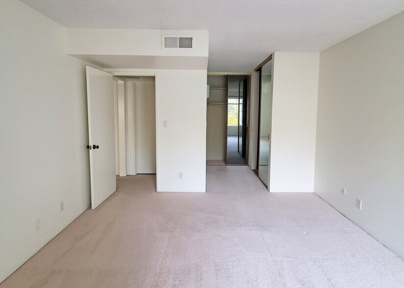Building Photo - 9204 Summertime Ln