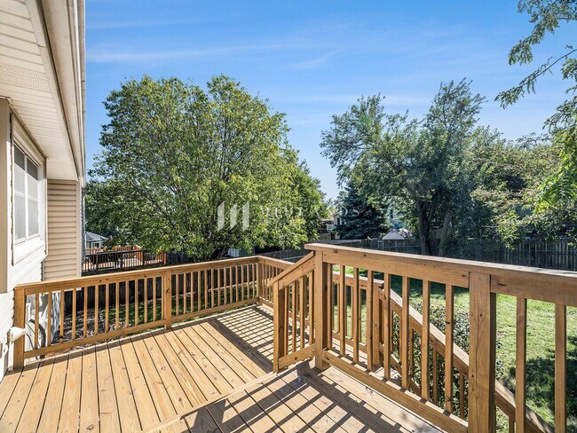 Building Photo - Two Springs Split Entry home