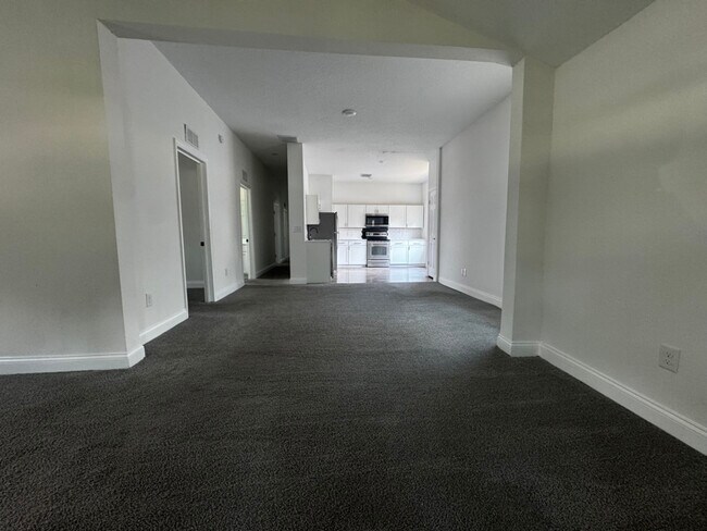 Building Photo - 425 E Gunter St