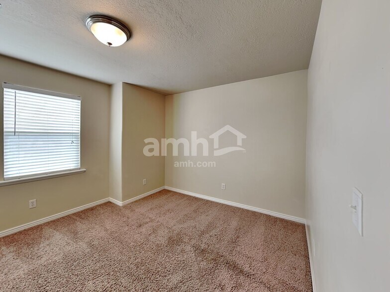 Building Photo - 3501 Bay Ct